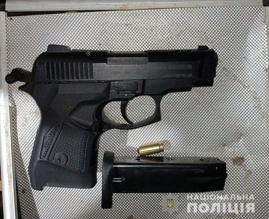 У мужчины изъяли два пистолета У мужчины изъяли два пистолета