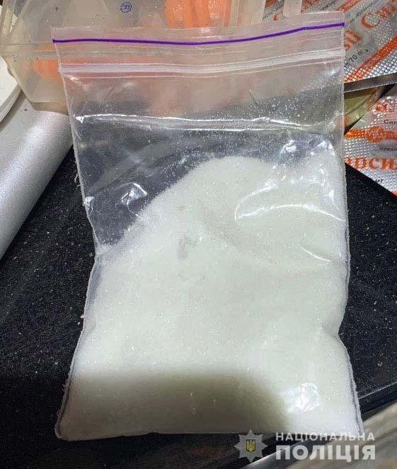 В его жилище обнаружили 8 слип-пакетов с наркотиками В его жилище обнаружили 8 слип-пакетов с наркотиками