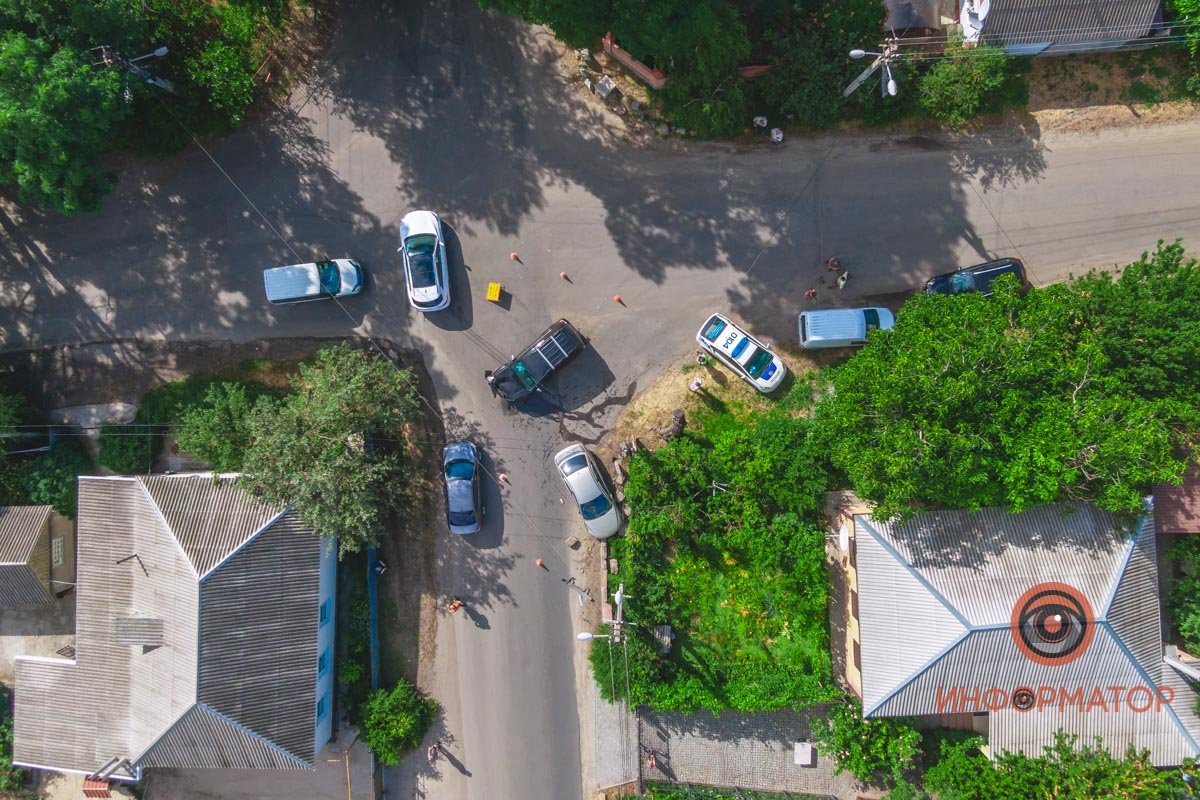 В Днепре на Моторной столкнулись Mitsubishi и Toyota: пострадала девушка 2