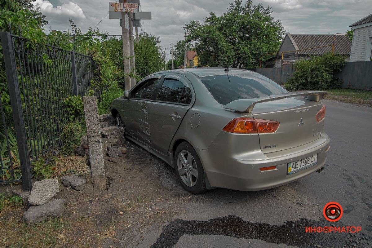 В Днепре на Моторной столкнулись Mitsubishi и Toyota: пострадала девушка 3