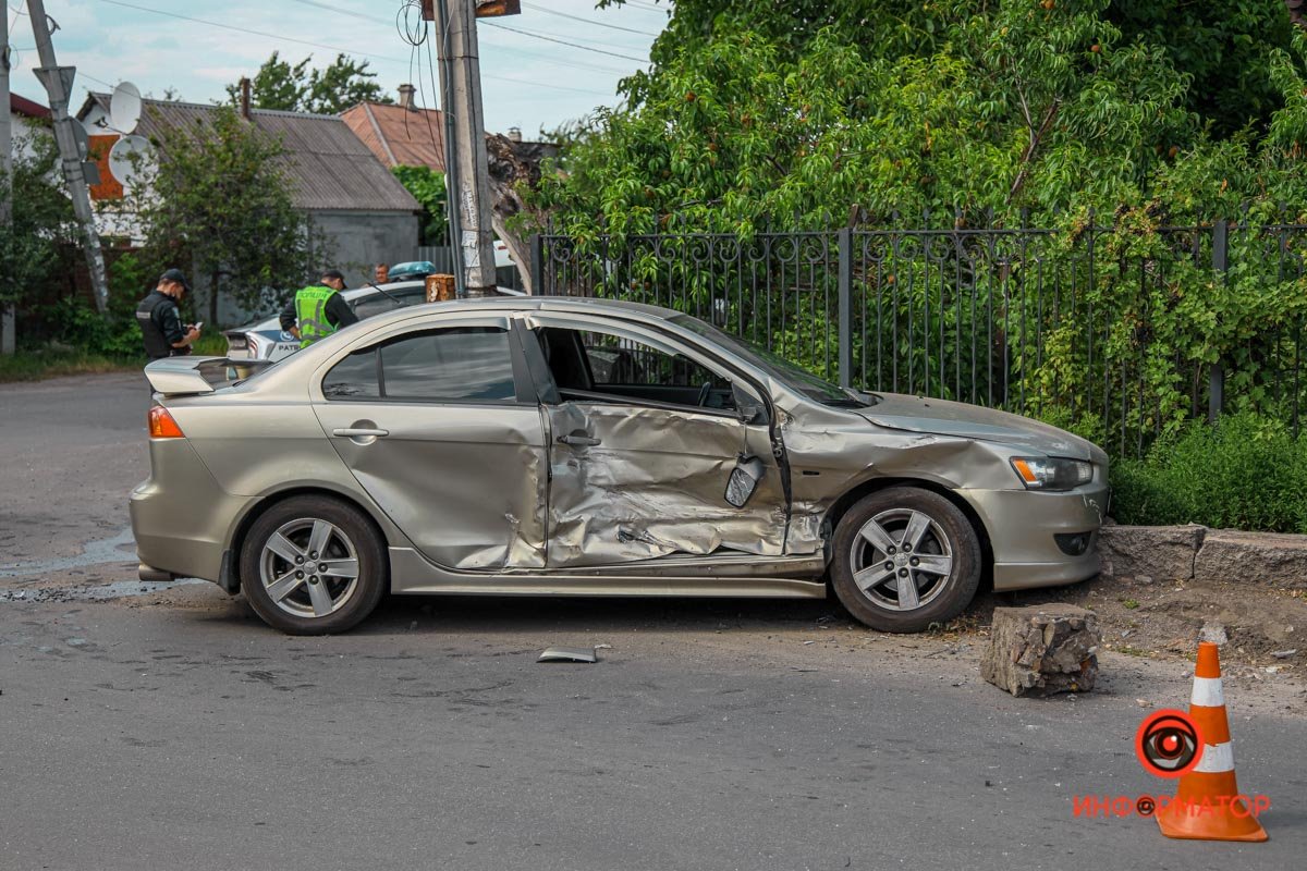 В Днепре на Моторной столкнулись Mitsubishi и Toyota: пострадала девушка 7