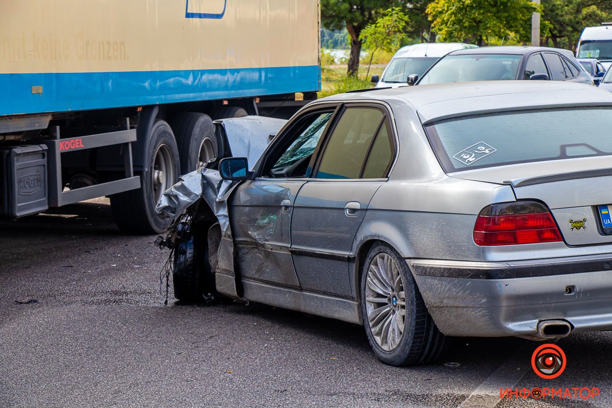 BMW развернуло против движения