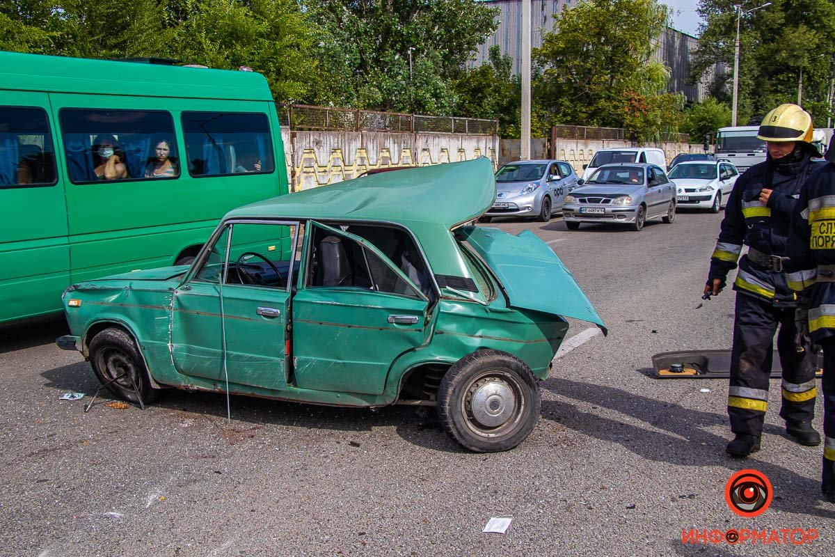 В салоне ВАЗа находился мужчина и 4-летняя девочка