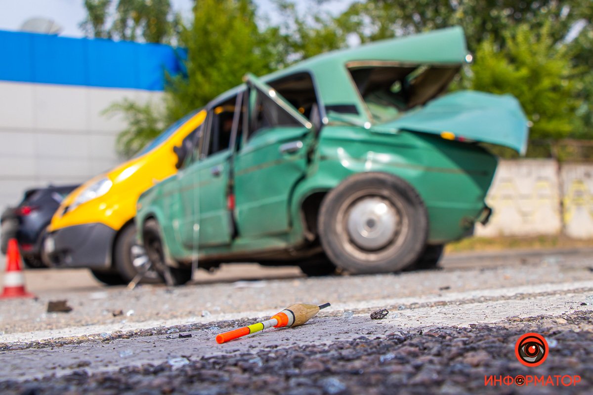 И мужчину, и ребенка с места аварии забрала скорая