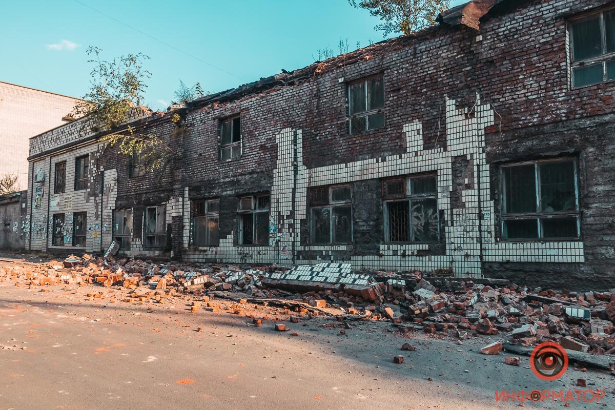Обычно здесь паркуют машины, но в этот раз никого поблизости не было Обычно здесь паркуют машины, но в этот раз никого поблизости не было