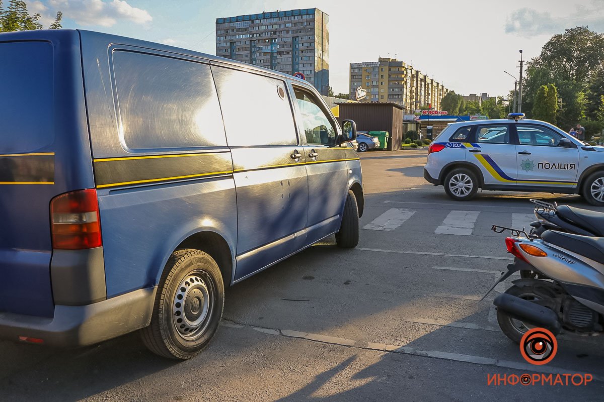 В Днепре возле McDonald's в машине умер мужчина 1