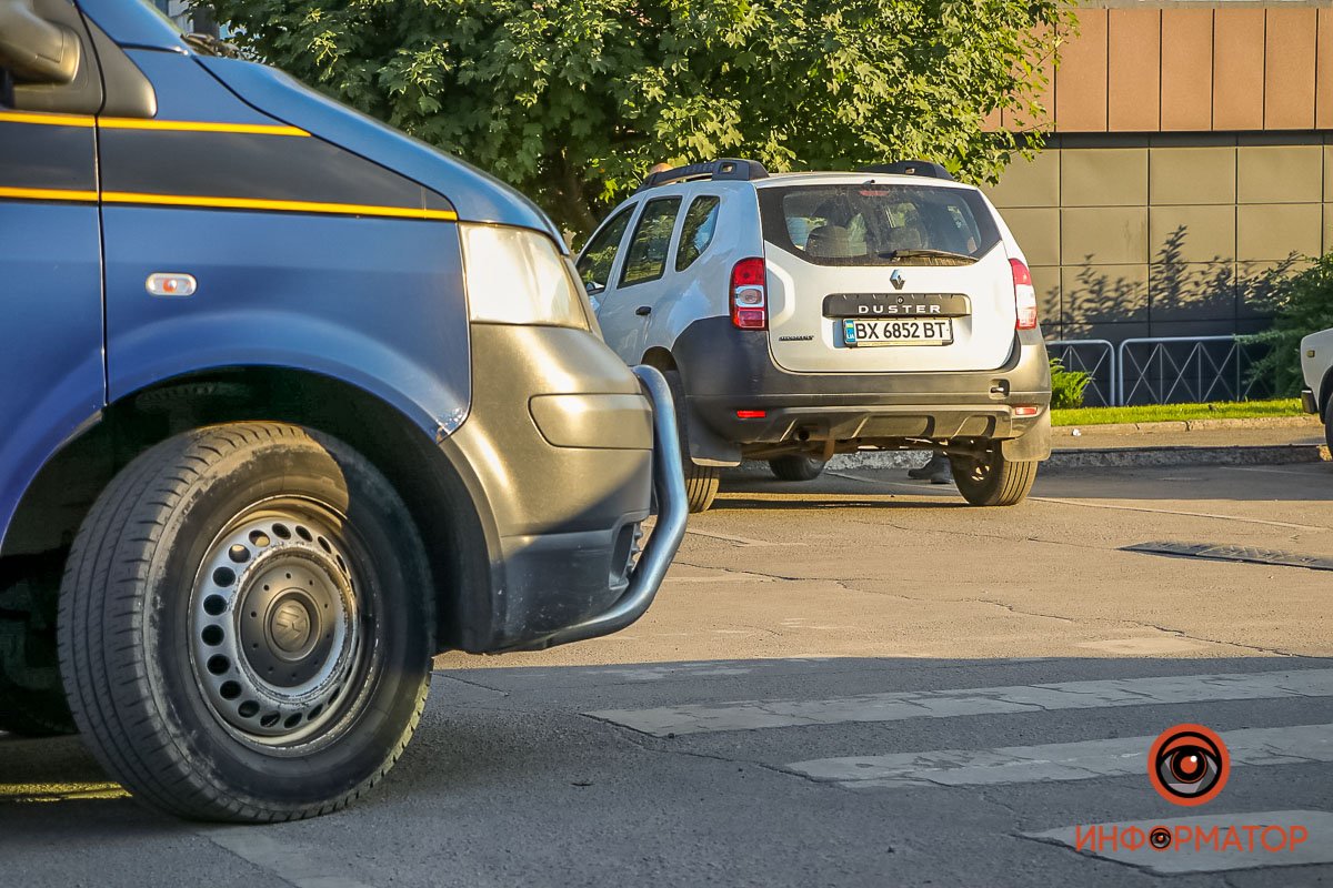 В Днепре возле McDonald's в машине умер мужчина 2