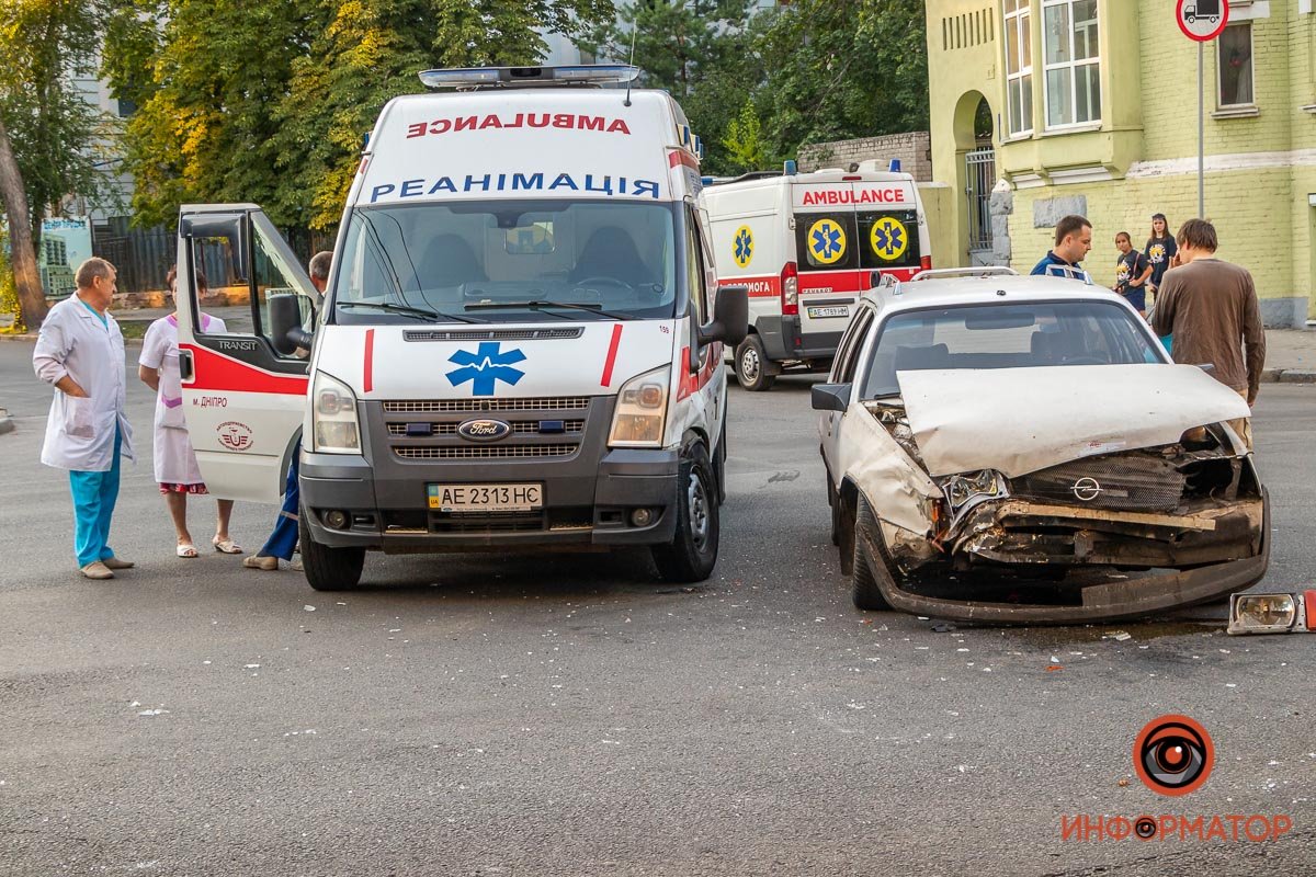 Медики ехали по Староказацкой на вызов Медики ехали по Староказацкой на вызов