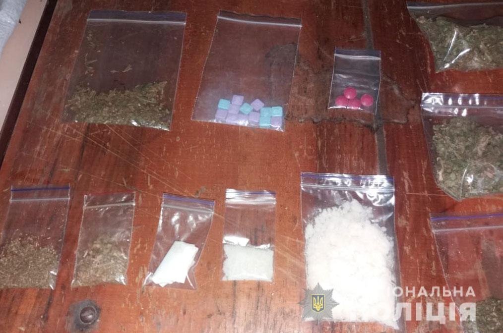 В жилище мужчины обнаружили каннабис, гашиш и психотропы В жилище мужчины обнаружили каннабис, гашиш и психотропы