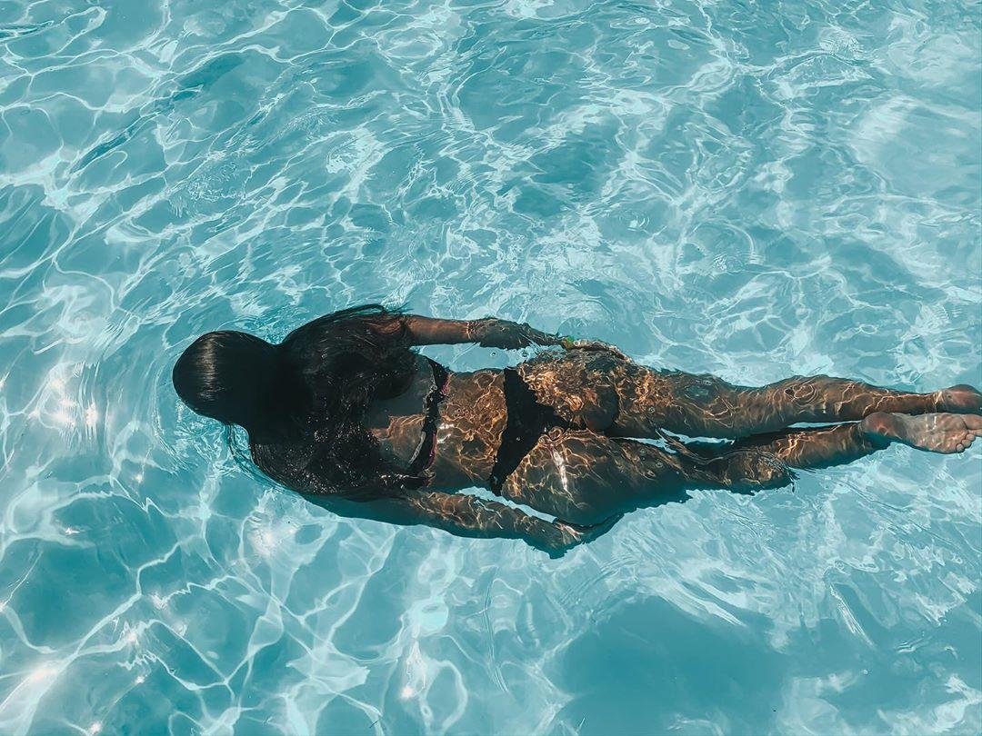 Лучшие пляжные фото девушек и парней Днепра в Instagram 11