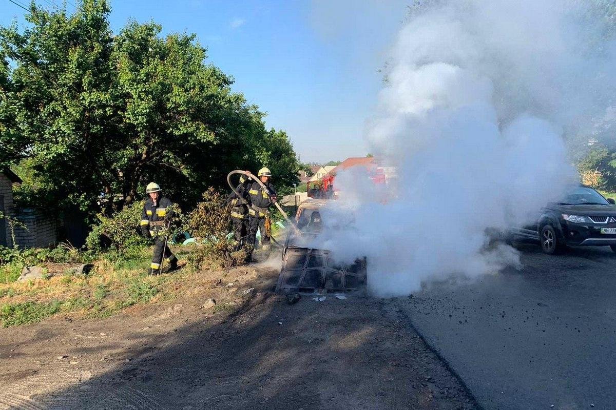 На борьбу с огнем у спасателей ушло около 15 минут На борьбу с огнем у спасателей ушло около 15 минут