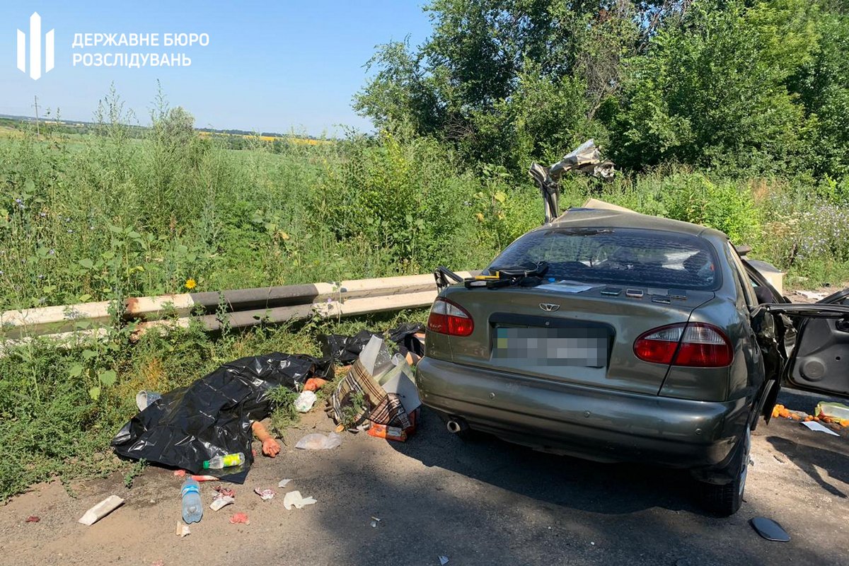 Водитель автомобиля и 12-летний ребенок погибли на месте Водитель автомобиля и 12-летний ребенок погибли на месте