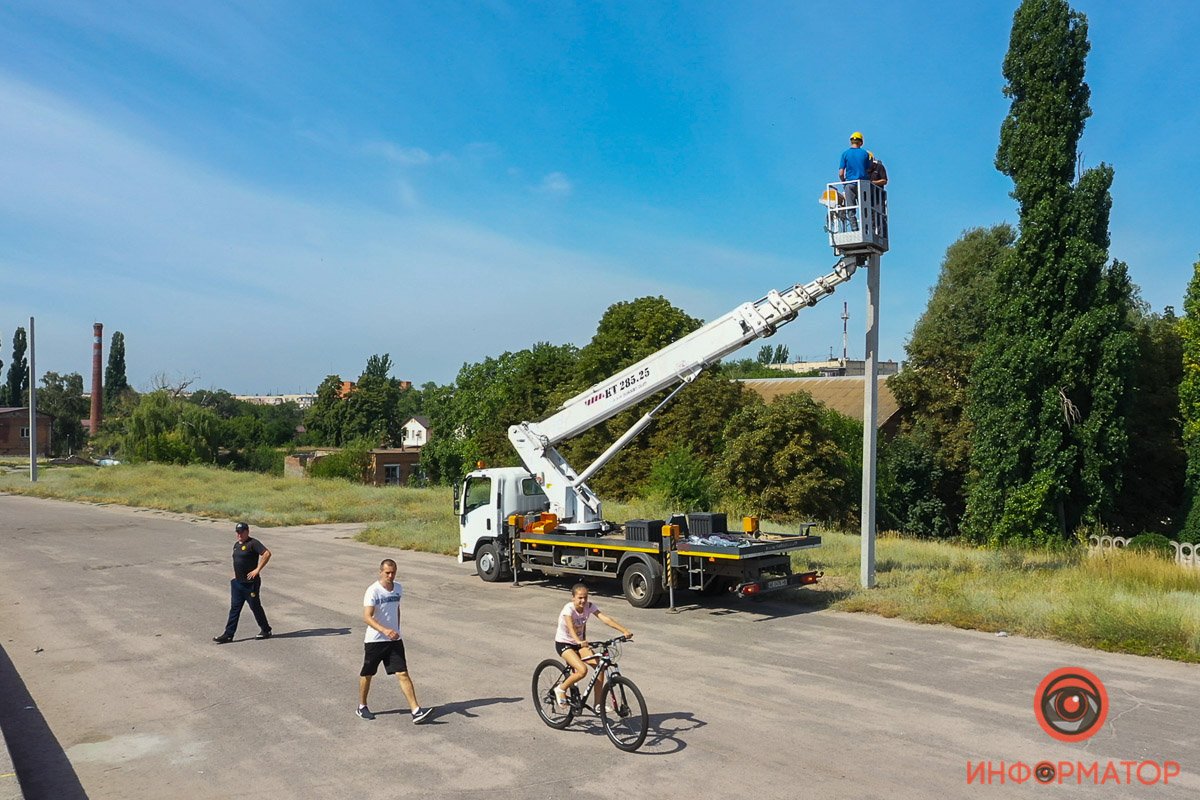 Никопольская набережная стала светлее еще на 800 метров 1