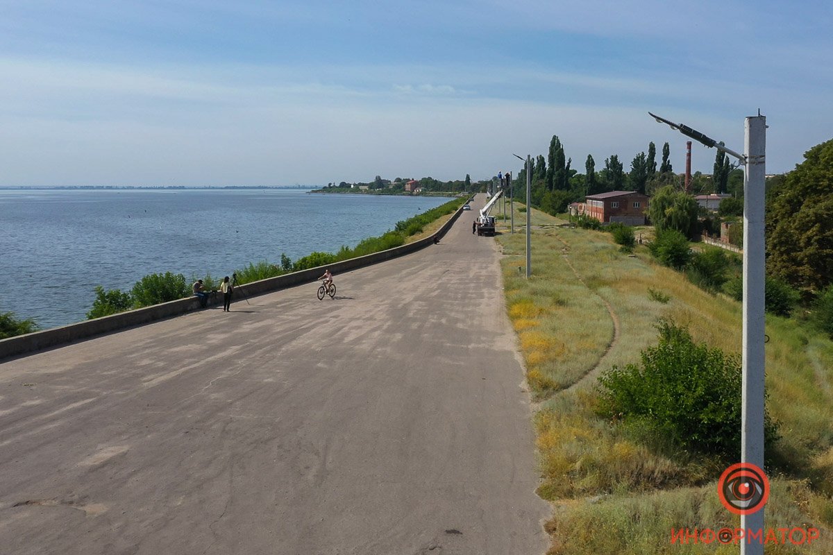 Никопольская набережная стала светлее еще на 800 метров 3