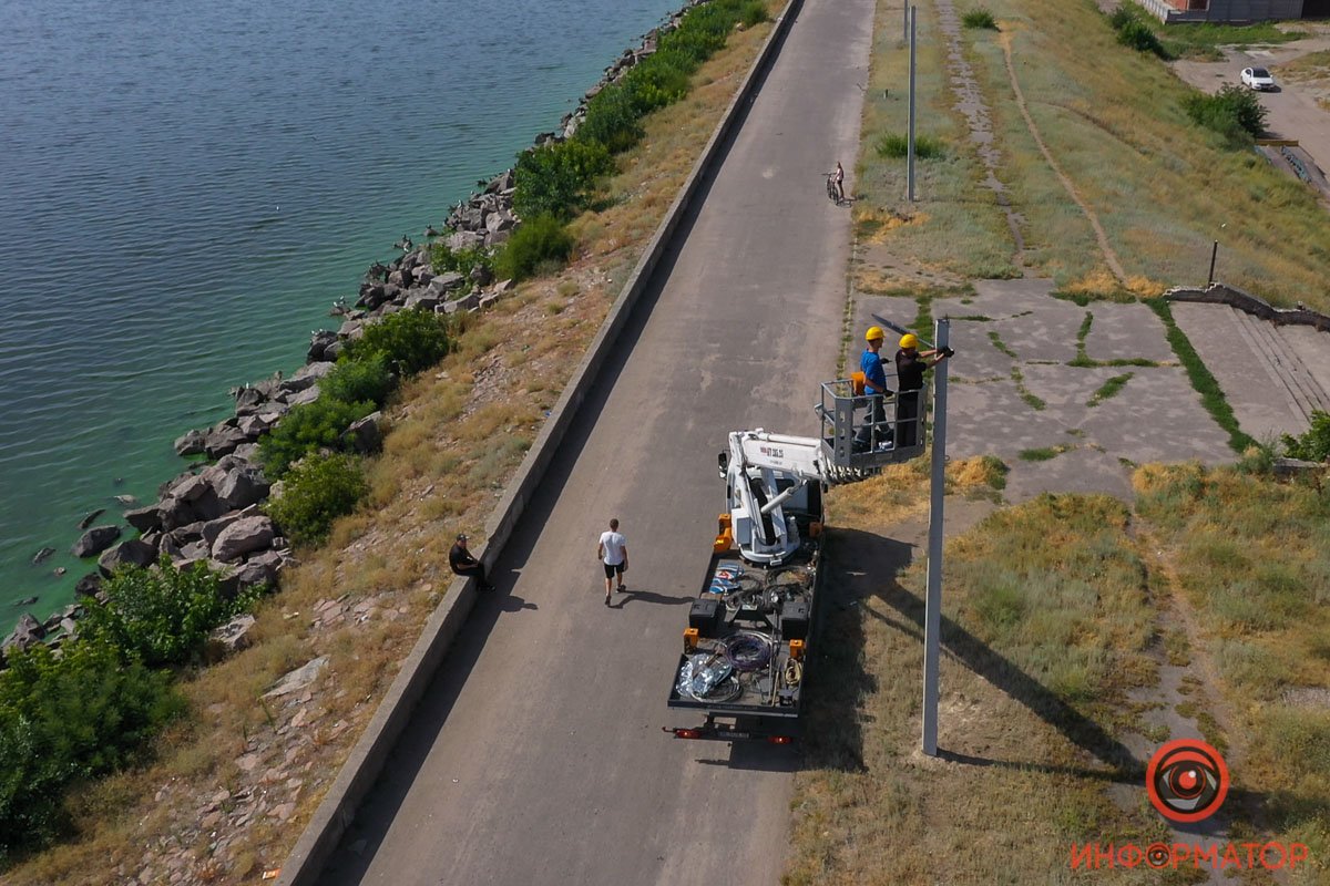 Никопольская набережная стала светлее еще на 800 метров 5