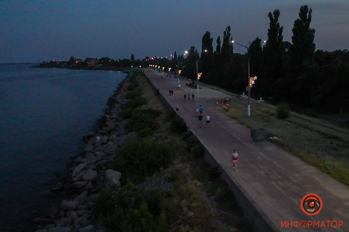 Никопольская набережная стала светлее еще на 800 метров 11
