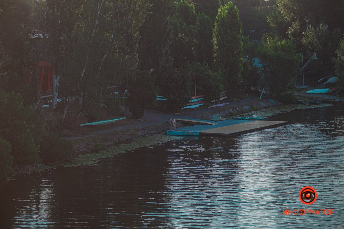 Злоумышленник перебрался через забор лодочной станции и скрылся