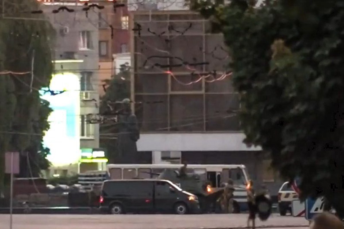 Возле автобуса произошел взрыв Возле автобуса произошел взрыв