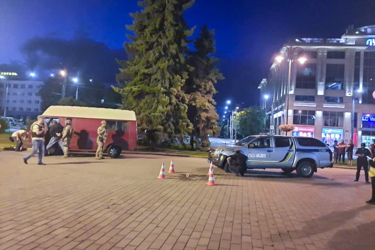 Заложники оставались в плену больше 9 часов Заложники оставались в плену больше 9 часов