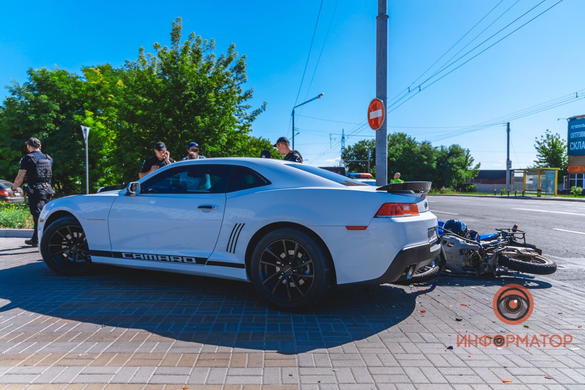 Возможно, что водитель повернул через две сплошные