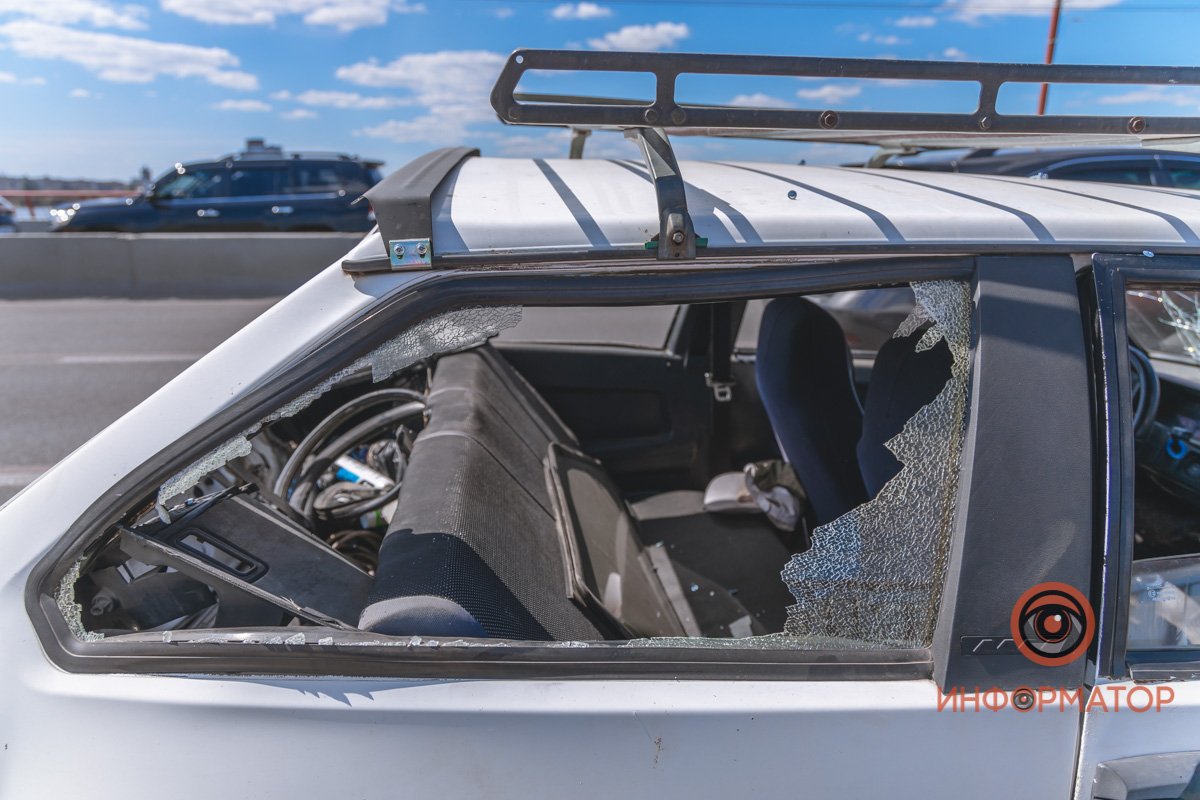 В Днепре на Новом мосту столкнулись ВАЗ и грузовик: пострадал мужчина, образовалась пробка 2