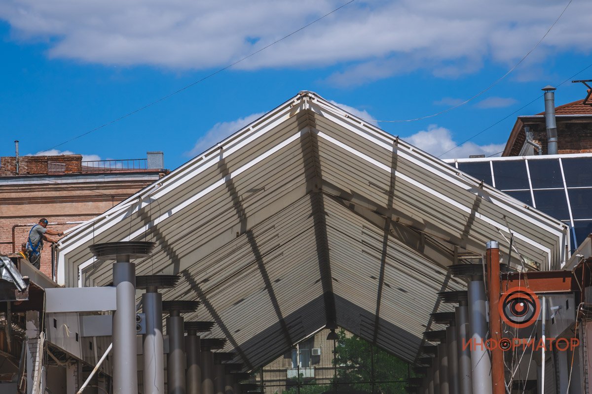 В центре Днепра начали разбирать ТРЦ Grand Plaza 3