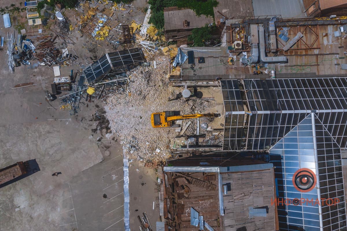 В центре Днепра начали разбирать ТРЦ Grand Plaza 4