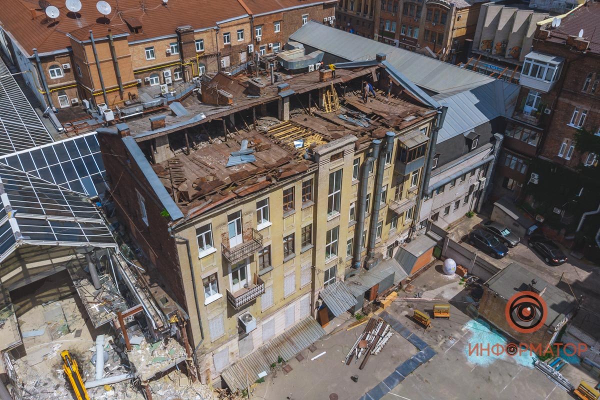 В центре Днепра начали разбирать ТРЦ Grand Plaza 6