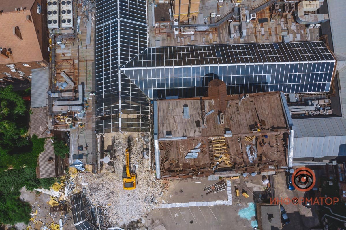 В центре Днепра начали разбирать ТРЦ Grand Plaza 8