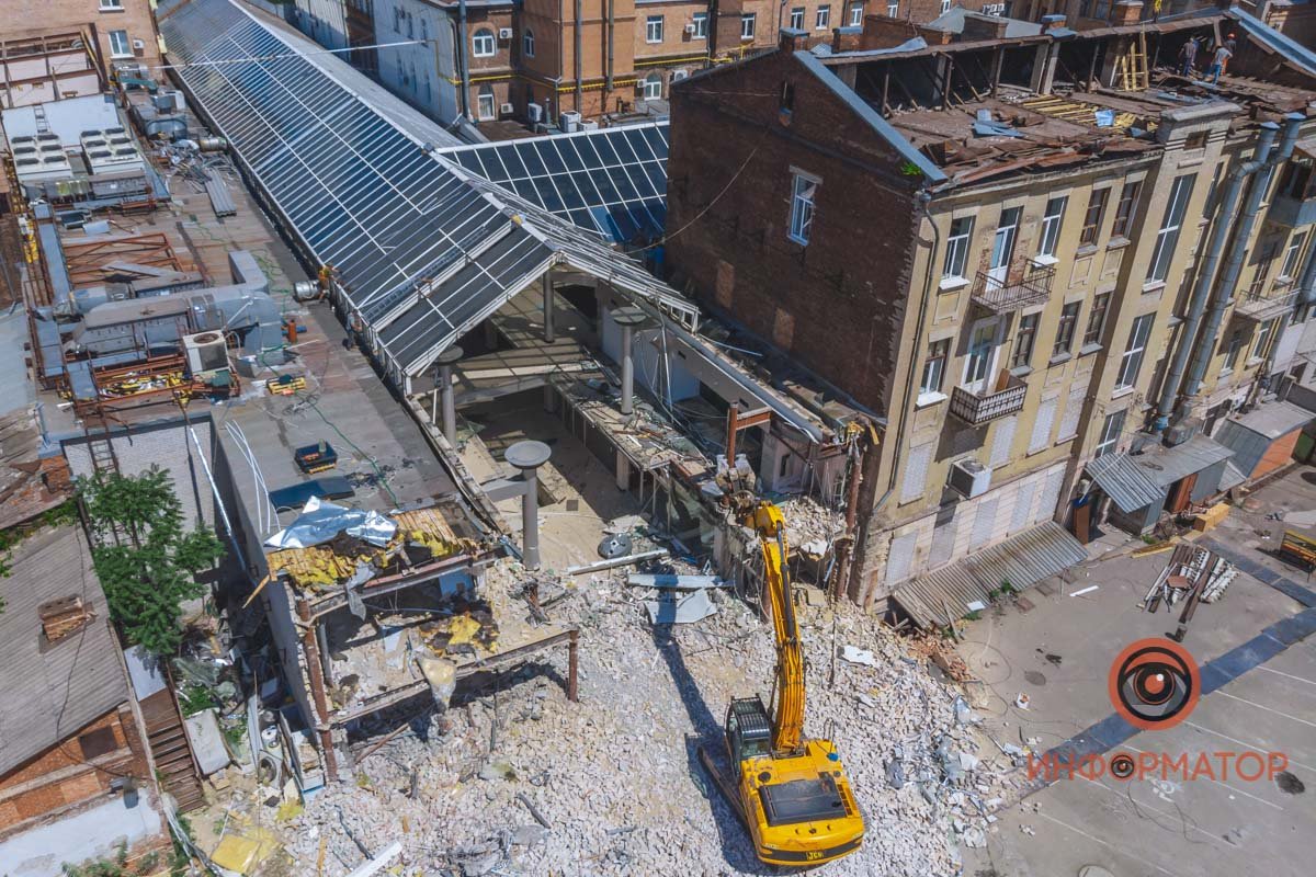 В центре Днепра начали разбирать ТРЦ Grand Plaza 12