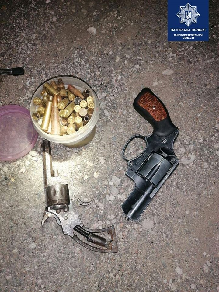 По Днепру ночью на мопеде катался пьяный мужчина с оружием 1