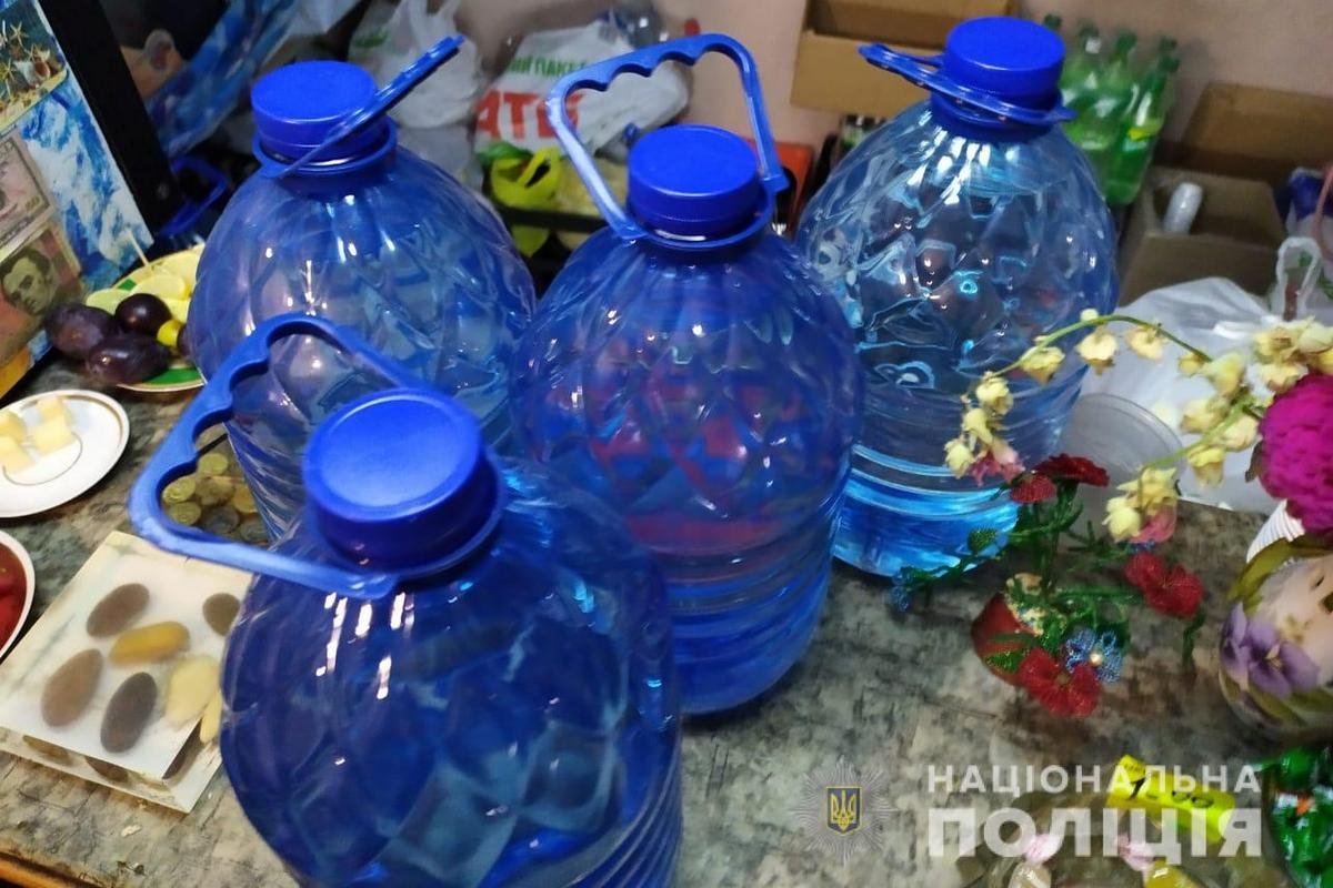 Изъяли 650 пачек сигарет и 33 литра водки Изъяли 650 пачек сигарет и 33 литра водки