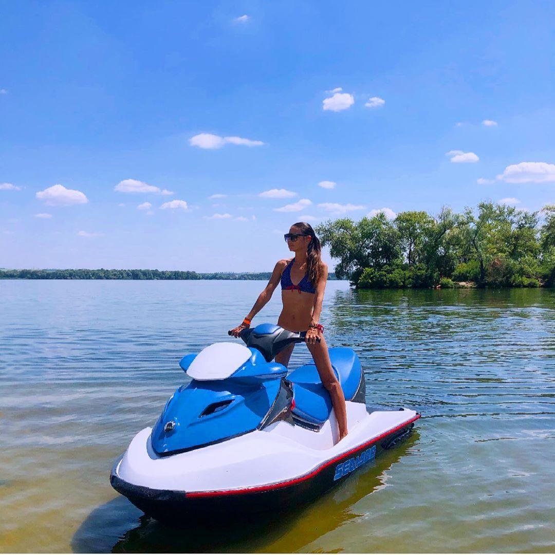 Лучшие пляжные фото девушек и парней Днепра в Instagram 13