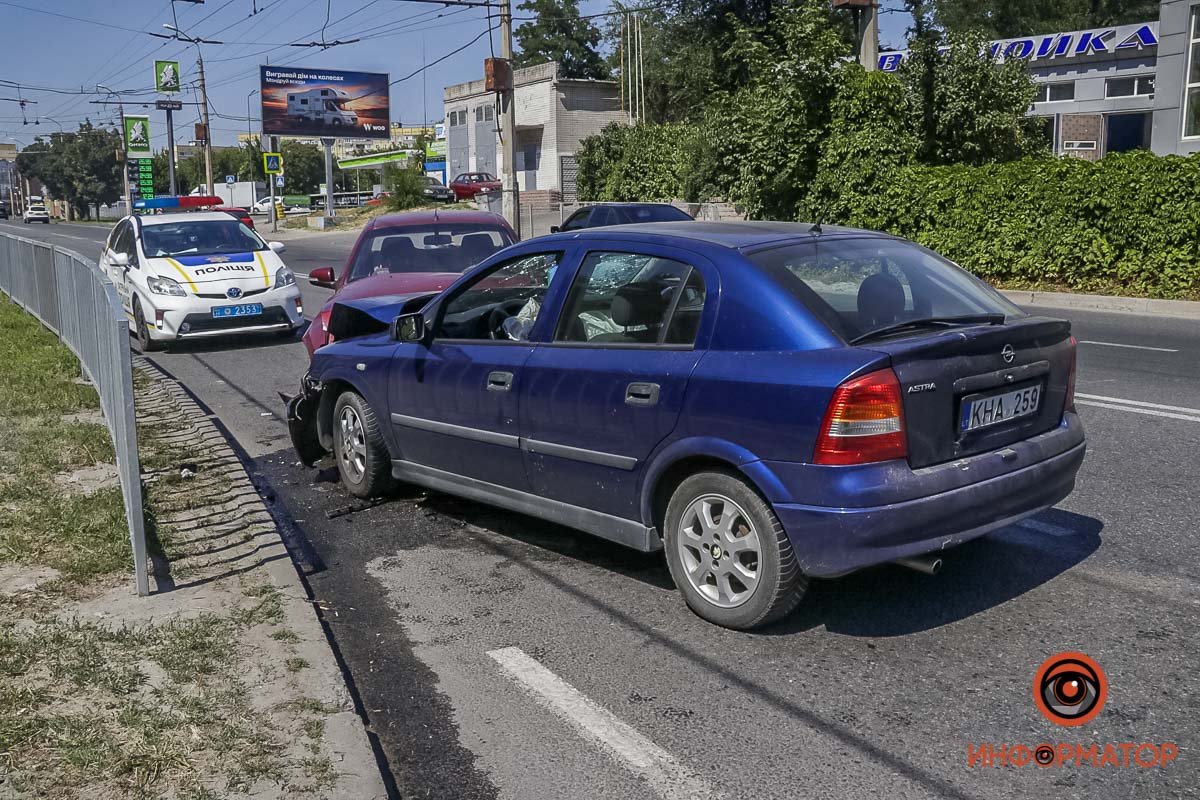 В Днепре на Лисиченко Opel выехал на встречную полосу и влетел в Daewoo 1