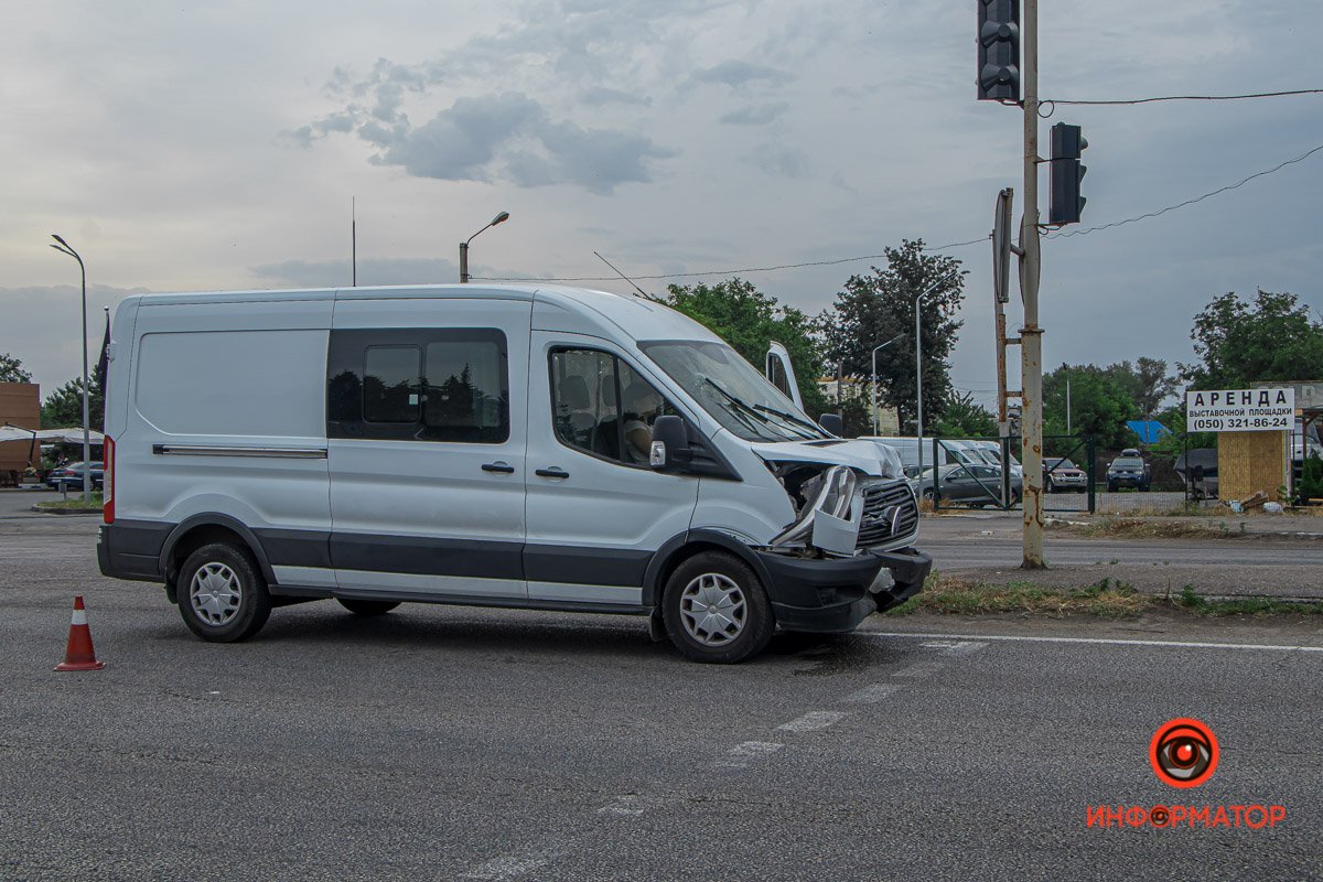 Ford врезался в заднюю часть Lanos Ford врезался в заднюю часть Lanos