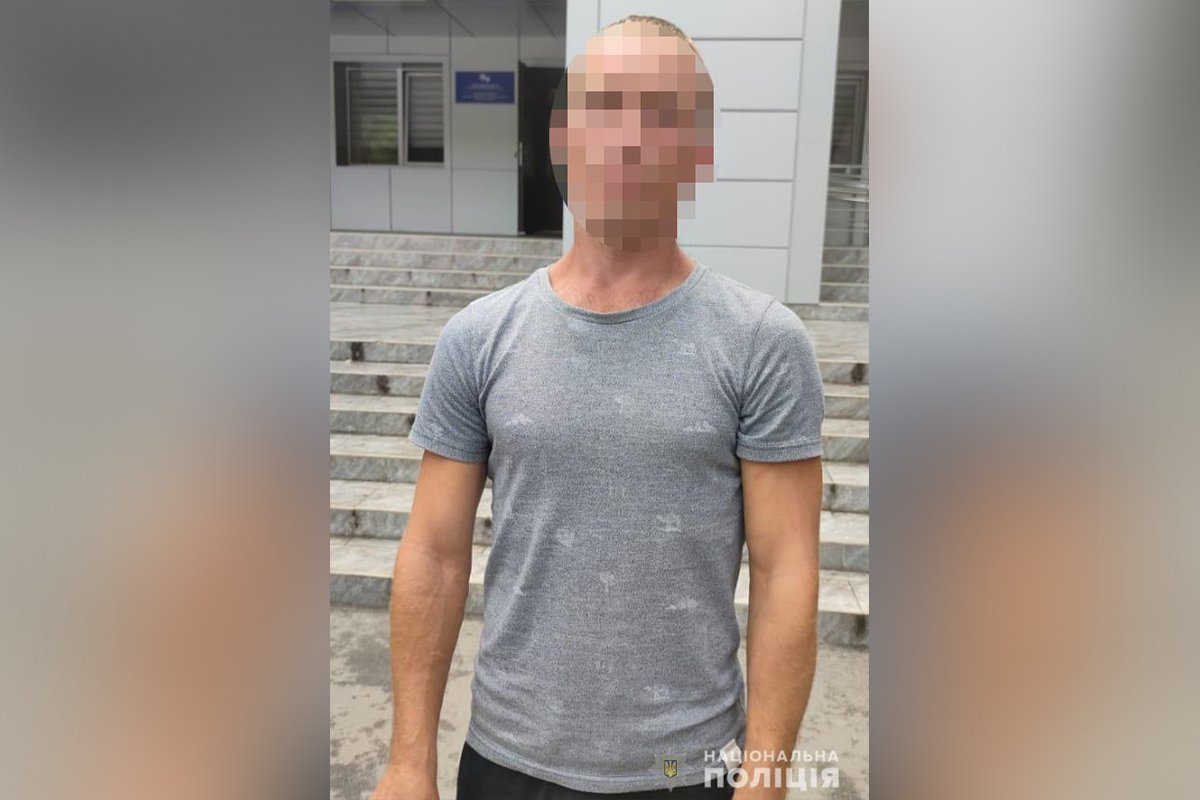 Мужчину доставили в Шевченковский отдел полиции Мужчину доставили в Шевченковский отдел полиции