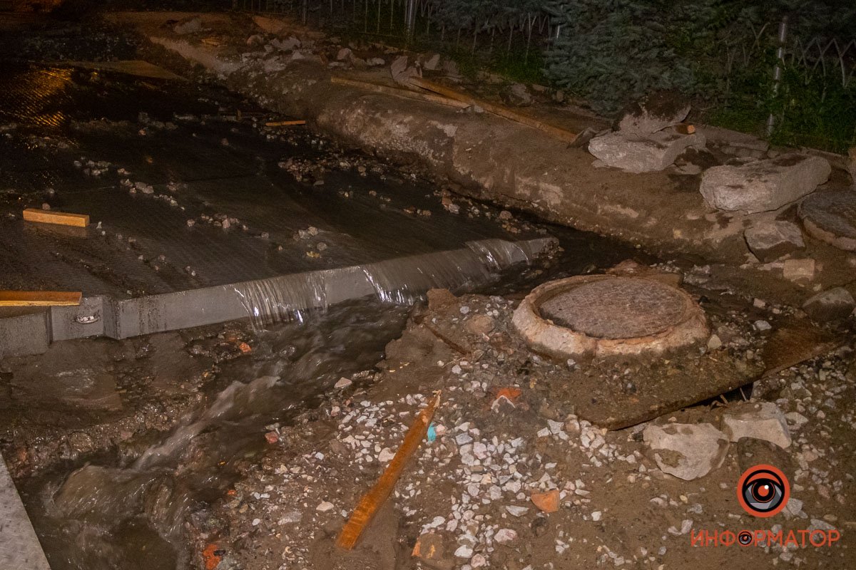 Строители здесь недавно уложили плиты Строители здесь недавно уложили плиты