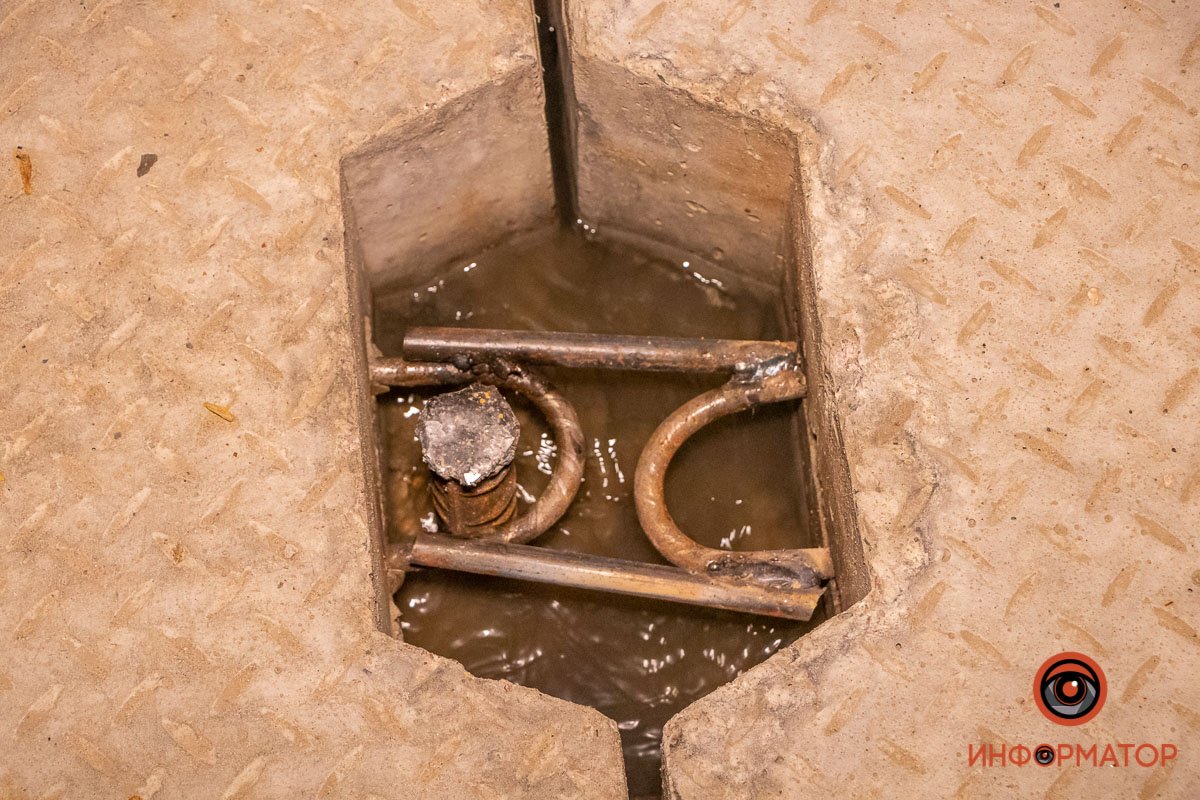 Уровень воды в щелях между плитами был гораздо выше, по словам местных жителей Уровень воды в щелях между плитами был гораздо выше, по словам местных жителей