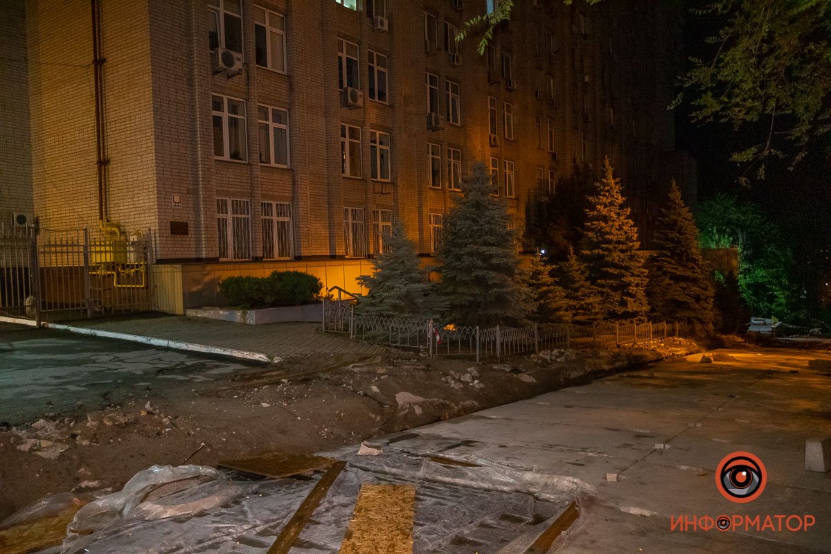 Канализацию прорвало сразу после того, как прошел дождь Канализацию прорвало сразу после того, как прошел дождь