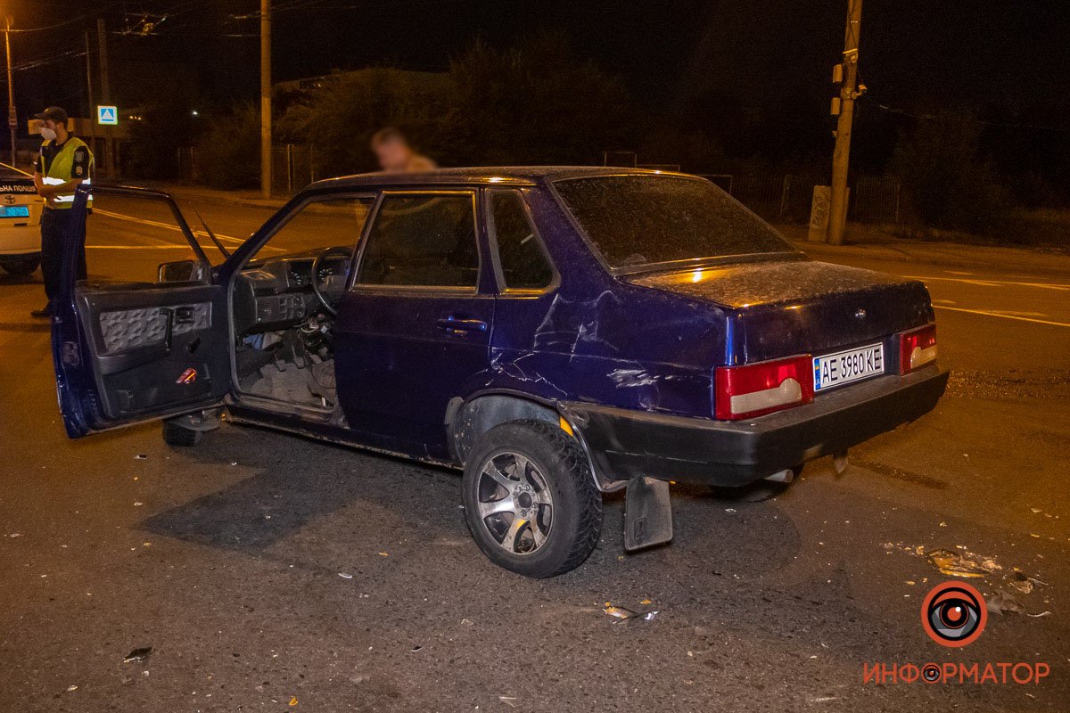 Судя по внешнему состоянию автомобиля, удар пришелся на правую сторону