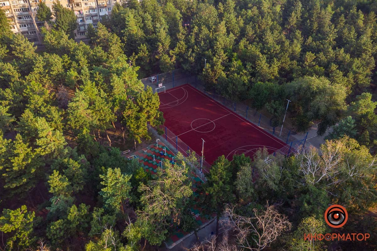 Недалеко есть стадион Недалеко есть стадион