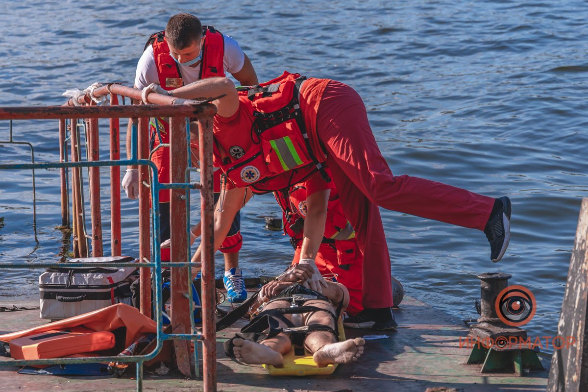 На протяжении нескольких минут медики «качали» пострадавшего