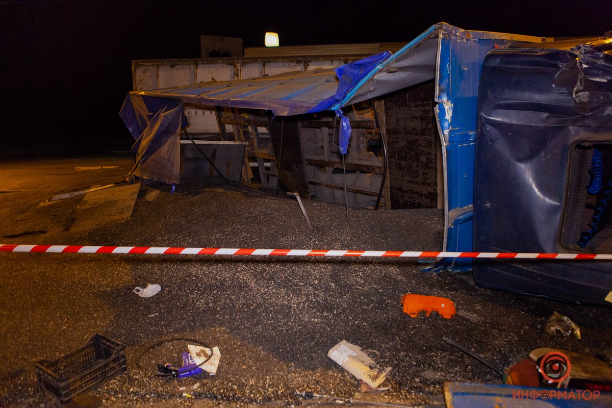 Обе фуры были груженные семечками