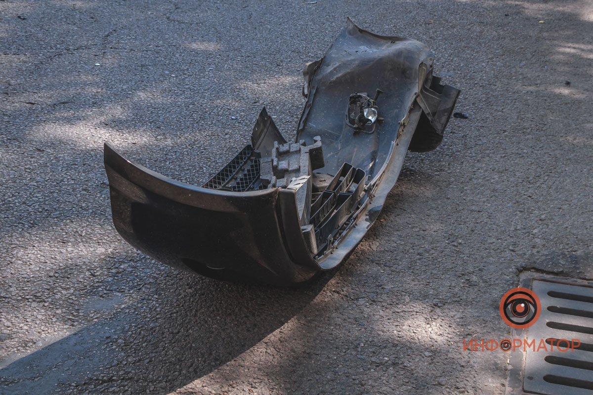 Оба автомобиля двигались со стороны улицы Лазаряна 