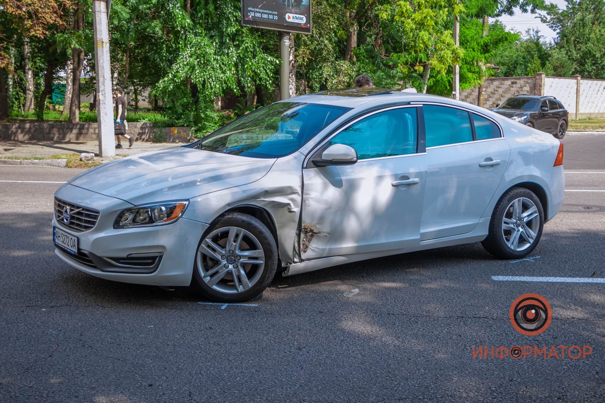 Предварительно, Volvo совершал маневр