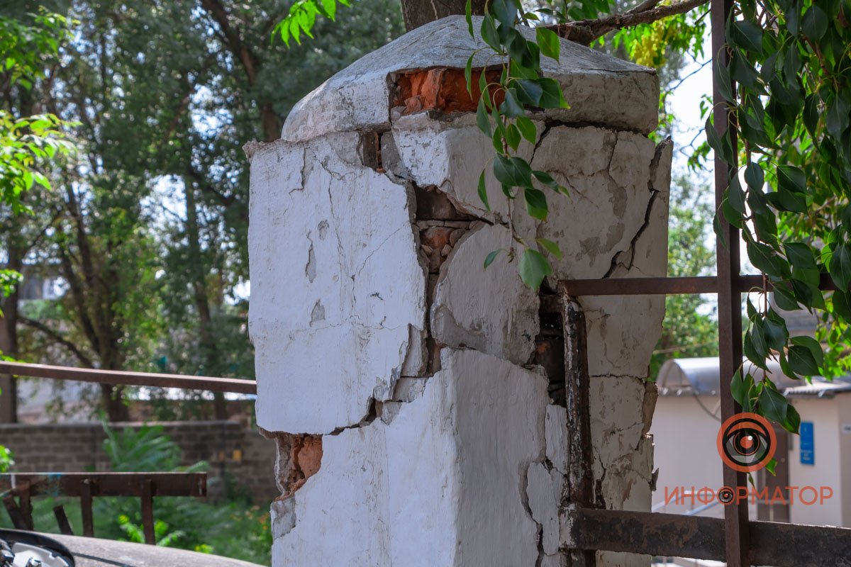 Забор поврежден