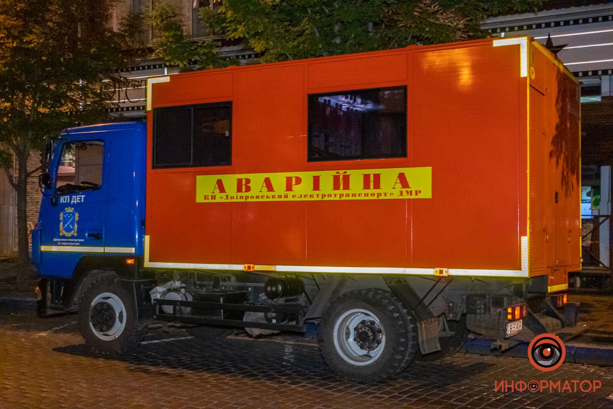 На место прибыла аварийная служба На место прибыла аварийная служба