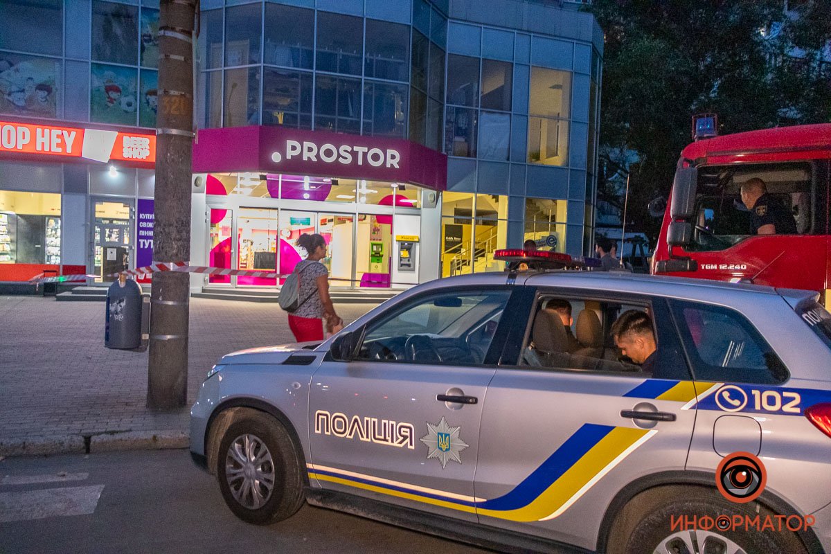 На место прибыли сотрудники полиции, ГСЧС и взрывотехники На место прибыли сотрудники полиции, ГСЧС и взрывотехники