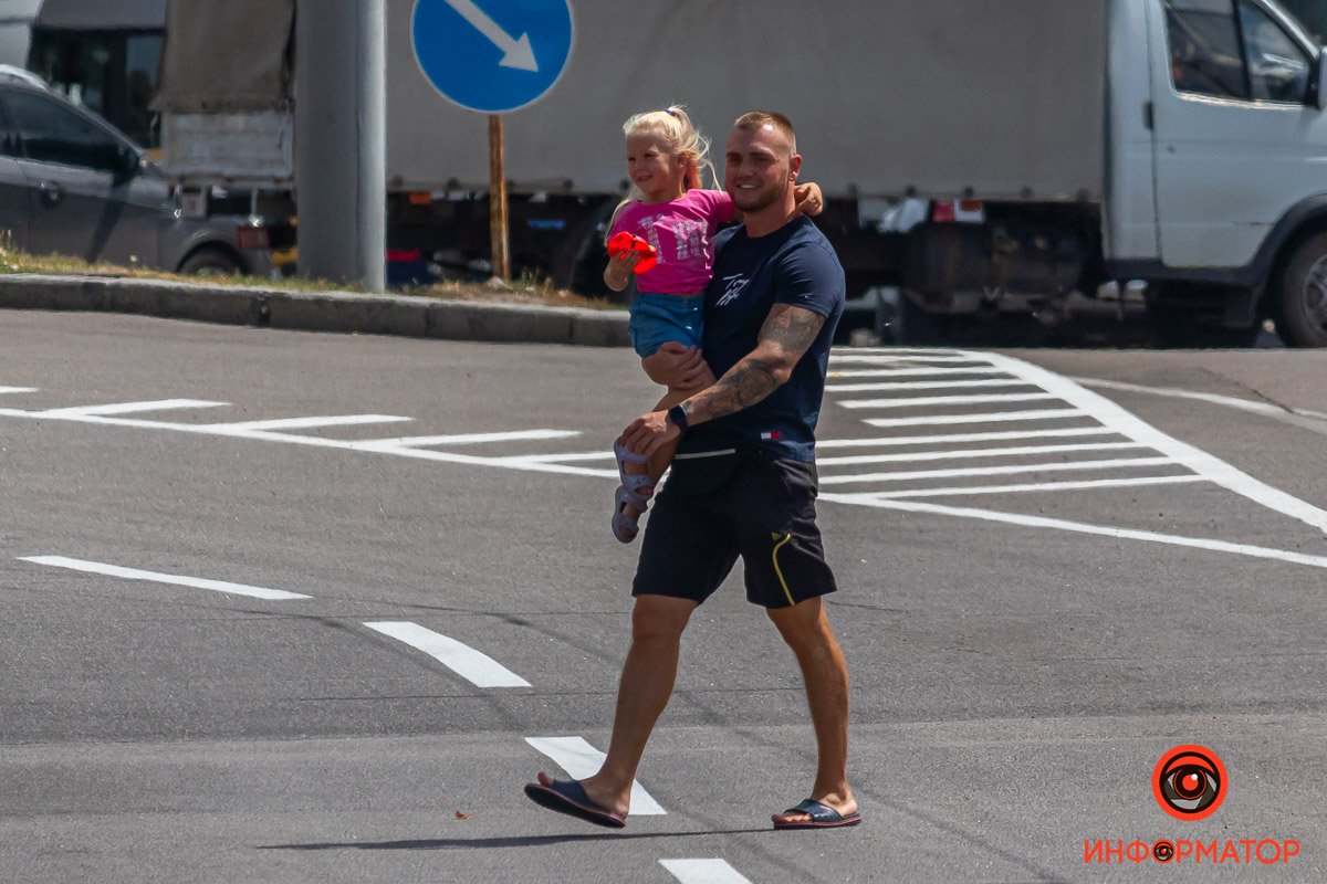 Вы, конечно, извините, но НЕУЖЕЛИ ТАК СЛОЖНО ПРОЙТИ 100 МЕТРОВ ДО СВЕТОФОРА ДА ЕЩЕ И С РЕБЕНКОМ НА РУКАХ ИНТЕРЕСНО НА ЧТО ВЫ ПОТРАТИТЕ ЭТИ ТРИ СЕКУНДЫ СЭКОНОМЛЕННОГО ВРЕМЕНИ Вы, конечно, извините, но НЕУЖЕЛИ ТАК СЛОЖНО ПРОЙТИ 100 МЕТРОВ ДО СВЕТОФОРА ДА ЕЩЕ И С РЕБЕНКОМ НА РУКАХ ИНТЕРЕСНО НА ЧТО ВЫ ПОТРАТИТЕ ЭТИ ТРИ СЕКУНДЫ СЭКОНОМЛЕННОГО ВРЕМЕНИ