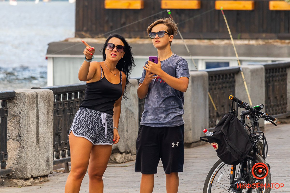 Теперь и нам интересно, что ж там такого-то... Теперь и нам интересно, что ж там такого-то...